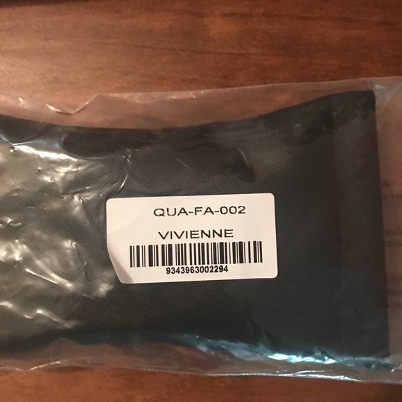 Quay Australia Vivienne Sunglasses - Picture 5 of 5